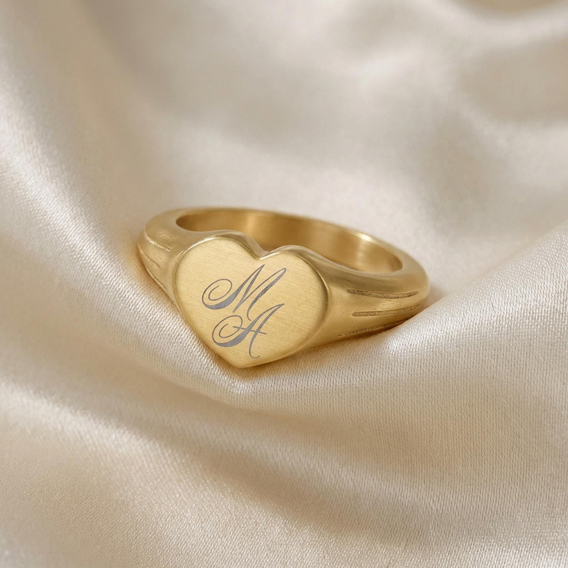 Custom gold signet ring heart or square shaped, Personalized Initial signet ring women and men, signet ring for couples, Bridesmaid gift